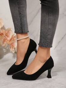 1双黑色仿麂皮绒面料亮面办公高跟鞋，适合日常通勤、派对等场合，优雅时尚。 - 黑色 - 查看 3