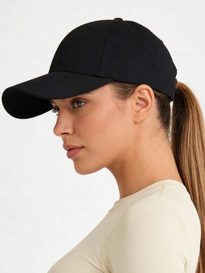 1顶女士纯色棒球帽，黑色可调节后扣帽，适合户外运动和日常佩戴，四季皆宜