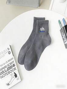 1 Pair Unisex Minimalist Outdoor Sports Ball Pattern Mid-Calf Socks, High Elasticity Breathable Moisture-Wicking, Suitable For Basketball, Sports, Casual Wear - Multicolor - View 7