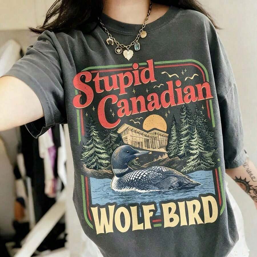 Stupid Canadian Wolf Bird Comfort Colo*S Shirt, Heated Rivalry Inspired Shirt, Team Hollanov Tee-Vintage Street Style Unisex Loose Cotton Short Sleeve Crew Neck T-Shirt - 黑色 - 查看 1