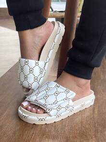 sandalia Feminina Papete Slide com fecho Acolchoada Tendencia  Chic - Bege - Visão 2