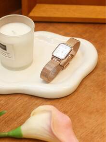 1个优雅防震塑料云朵托盘，1个单层奢华珠宝香水展示架，以及1个独特珠宝托盘，非常适合在家中、客厅和办公室收纳钥匙，是情人节、婚礼的完美礼物，时尚且实用。为您的空间增添美感，点缀梳妆台、办公桌和派对——珠宝收纳托盘，是节日和季节性庆典礼物的理想之选。 - 查看 9