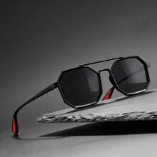 一副男士金色双梁不对称多边形时尚眼镜，金属材质，防晒，轻奢沙滩风时尚眼镜，红黑镜腿，海滩度假风 - 彩色 - 查看 6