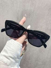 一副女士时尚复古经典猫眼眼镜，品质优雅，适合户外活动、海滩度假、送礼、商务会议、摄影以及夏季必备单品。 - 彩色 - 查看 14