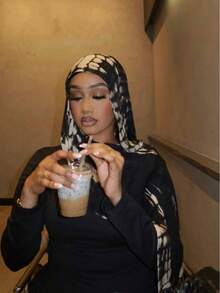 1条波西米亚风水彩印花头巾，防晒围巾，多功能披肩，适合日常佩戴，也可作为服装配饰。 - 黑色 - 查看 2