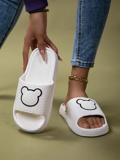 Pantuflas de baño para mujeres, verano 2026 - Pantuflas con suela gruesa, estilo coreano, perfectas para uso en el hogar o dormitorios estudiantiles. También ideales para parejas. Pantuflas antideslizantes y ligeras, perfectas para bañarse y uso diario en el hogar.