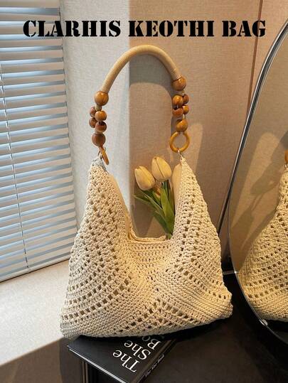 波西米亚风编织包，女士新款大容量镂空单肩包，休闲度假旅行沙滩包，纯米白色镂空设计，女士单肩新月形包型，特色肩带设计，内部空间可容纳口红、钥匙、水瓶、化妆品等日常用品，适合女性通勤、外出购物、商务旅行、旅游等各种场合。