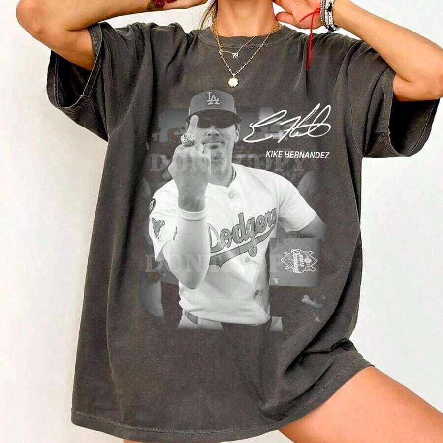 Summer TopsComfortt Colorss Kikee Hernandez T-Shirt, Back To Back World Series Champs 2025 Middlee Fingerr Baseball T-ShirtLoose And Comfortablesummer Clothes Spring Outfits For Women - màu đen - Xem 1