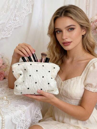 Cute Floral Makeup Pouch For Women Make Up Bag For Purse Zipper Initial Makeup Cosmetic Bags Pouches For Purse Aesthetic Travel Toiletry Bags
