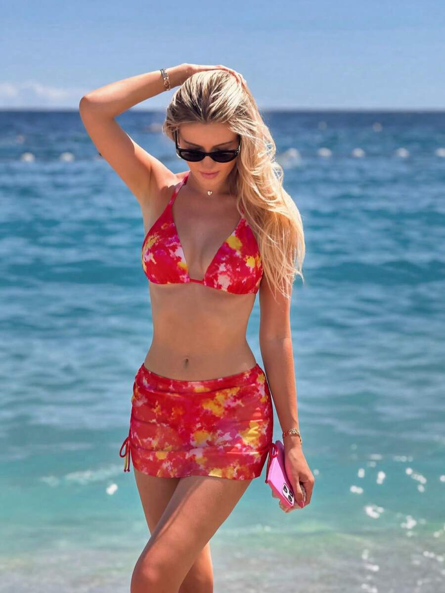 Bộ bikini hai mảnh buộc cổ họa tiết nhuộm màu đậm dành cho nữ năm 2026, kiểu dáng gợi cảm thời trang cho kỳ nghỉ, gồm 3 mảnh và váy quấn có dây rút, thích hợp cho bãi biển và spa thư giãn. - Nhiều màu - Xem 1