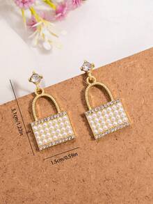 一对镶钻仿珍珠包包挂饰耳环，时尚设计，适合青少年，母亲节礼物 - 款式1 - 查看 3