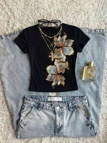 Women's Casual Neck Cropped-Shirt Women's Casual Neck Cropped-Shirt 2026 Y2K Style Women's Vintage Floral Embroidered Black Cropped Top, Elegant Outings, Parties, Summer, Vacation, Beach Wear Women's Nightclub Outfit - Cozy Winter Essential & Casual Chic - 黑色 - 查看 1