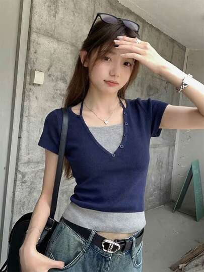 1. V-Neck Contrast Color Knit T-Shirt, Fitted Pullover Top, Summer\N2. Contrast Color 2 In 1 V-Neck Short Sleeve Knit Top, Fitted Slim, Summer New Arrival