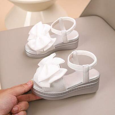 1 Đôi giày đế xuồng tối giản, dễ thương mới cho bé gái, điểm nhấn là nơ 3D trang trí, đa năng phù hợp đi biển/nghỉ mát/làm dép dự tiệc cho bé gái.