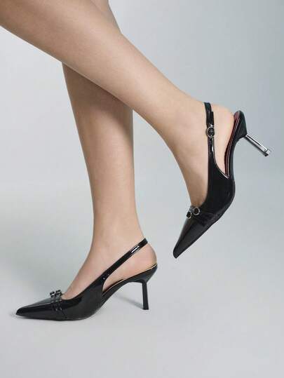 Scarpe con tacco alto alla moda con punta affusolata e fibbia, adatte per l'uso quotidiano delle donne