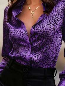 经典蛇纹印花缎面性感迷人衬衫，小众设计，百搭修身，春季度假必备 - 紫羅蘭色 - 查看 4