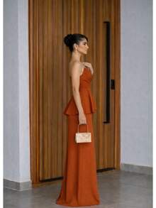 Vestido de Luxo Tomara que Caia em Crepe Estruturado - Perfeito para Madrinha e Eventos Gala - Terracota - Visão 3