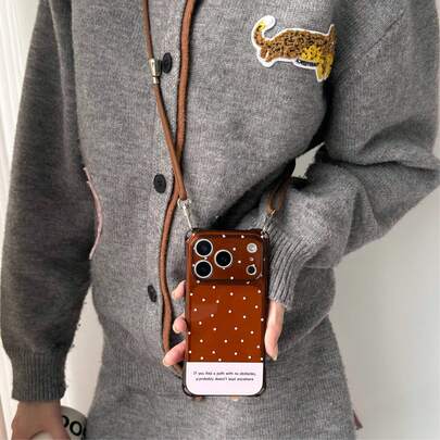 1 chiếc ốp lưng điện thoại màu nâu trong suốt chấm bi hồng kèm dây đeo, chất liệu TPU mềm dẻo bảo vệ điện thoại, có dây đeo cổ điều chỉnh được, dành cho iPhone 17/17Pro/AIR/17PROMAX/16/16Pro/16PLUS/16Promax/15PLUS/11/12/13/14PROMAX