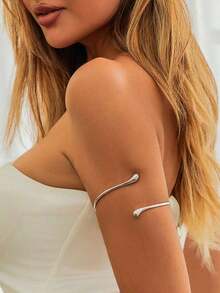 This Simple And Stylish Open Cuff Bracelet Design, Paired With A Plain Silver Ring And A Metallic Teardrop Hand Chain, Is Suitable For Women To Wear Daily, For Travel, Parties, Gatherings, Banquets, And Dancing Occasions. - Vàng - Xem 1