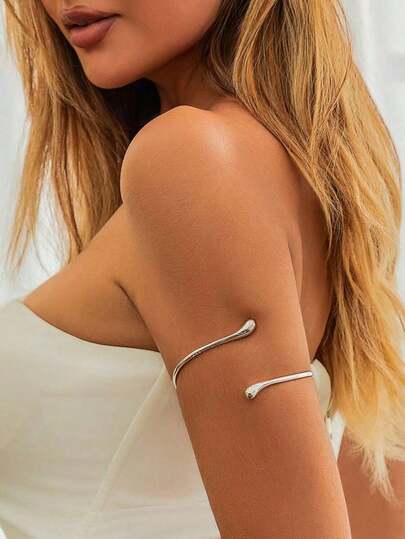 This Simple And Stylish Open Cuff Bracelet Design, Paired With A Plain Silver Ring And A Metallic Teardrop Hand Chain, Is Suitable For Women To Wear Daily, For Travel, Parties, Gatherings, Banquets, And Dancing Occasions.