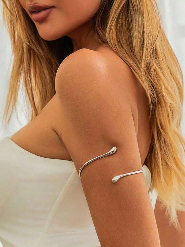 This Simple And Stylish Open Cuff Bracelet Design, Paired With A Plain Silver Ring And A Metallic Teardrop Hand Chain, Is Suitable For Women To Wear Daily, For Travel, Parties, Gatherings, Banquets, And Dancing Occasions.