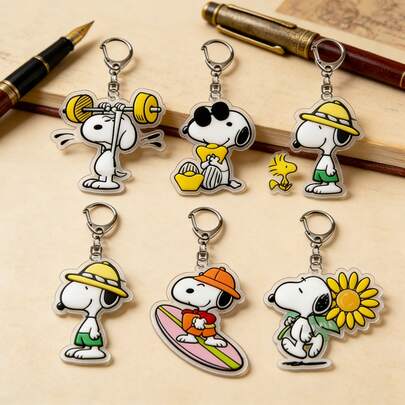 SNOOPY 1个钥匙扣，既美观又实用！小巧精致，透明质感，可搭配各种包包和钥匙，轻松悬挂，可爱又实用。
