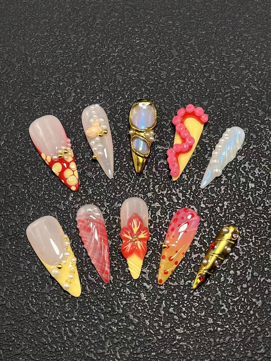 10片手工制作的3.3厘米细高跟美甲套装,搭配花朵、蛇形装饰、仿珍珠和各种其他装饰物,适合女性和女孩,可用于情人节、派对、节日和日常佩戴。美甲配件,亚克力美甲套装,包含套装、手工压制美甲贴片、假指甲贴纸和美甲用品。按压式美甲贴片 - 彩色 - 查看 1