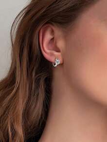 XUJIA 1 Đôi bông tai Huggie đính đá Moissanite tròn 2.0cttw lấp lánh, 6 chấu, bạc Sterling 925, D VVS1, trang sức cho nữ, đeo hàng ngày & làm quà tặng - Bạc - Xem 3