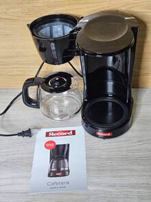 CAFETERA, Modelo #: 90060 Marca: Record Capacidad en tazas: 8 tazas Color: Negro Tipo de Cafetera: Goteo - Negro - Ver 6