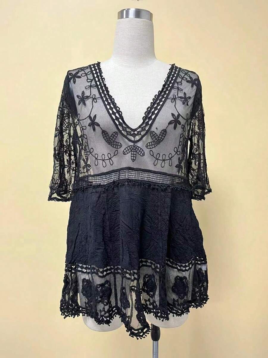 New V-Neck Lace Embroidered Sunscreen Outfit, Sexy Bikini Swimsuit, Beach Cover For Women - màu đen - Xem 1