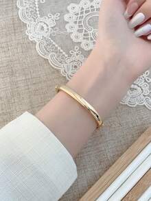 1pc Women's Fashion Elegant Quartz Watch, Gold Bangle Style Design, Suitable For Daily Wear, Birthday, Graduation Gift, Casual Occasions - Gold - View 6