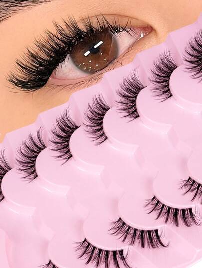 7对半条式假睫毛，透明睫毛梗搭配猫眼尾部延长设计，自然精致的仿貂毛睫毛，柔软舒适，打造自然妆容