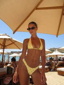 Bộ bikini tam giác buộc dây cổ màu vàng nhạt chấm bi tươi tắn dành cho nữ, kiểu dáng tối giản với quần lọt khe cạp thấp, phong cách trẻ trung và ngọt ngào, lý tưởng cho kỳ nghỉ biển. - Nhiều màu - Xem 7
