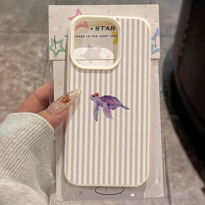 1 pieza Funda de teléfono de material TPU con patrón floral de tortuga marina a rayas morada, compatible con iPhone 17 Pro Max/17/16 Pro Max/15/13/12/11, S20 FE/A15/S24/A55, Note 11/Note 12/Note 13 Pro, protección suave y antideslizante de cobertura completa