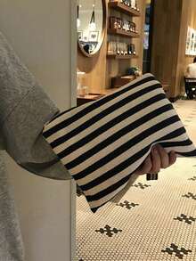Striped Fashion Large Capacity Cosmetic Bag, Clutch Bag - Black and White - View 2