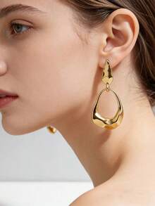 1对极简主义金属几何无限符号水滴耳环，适合女性日常佩戴，也适合度假、情人节、开斋节、母亲节等场合作为珠宝礼物。 - 金黃色 - 查看 2