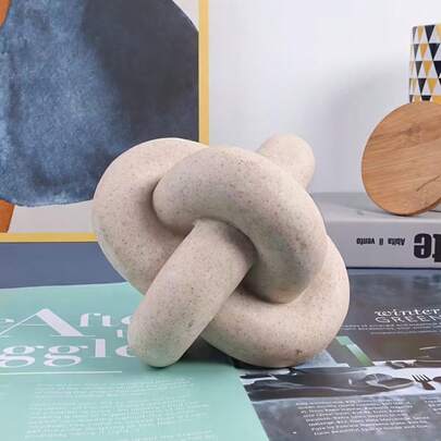 Creative Geometric Knot Resin Ornaments, Geometric Knot Sculptures, Small Chain Ornaments, Suitable For Home Living Room Table Decoration, Perfectly Matching The Style Of A Country Cottage, And Applicable To Various Rooms And Interior Spaces.