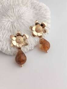 一对优雅性感复古波西米亚风古银色金属花朵耳环，金色花蕊，波浪形陶瓷吊坠，不对称合成树脂蓝色方块组合吊坠耳环，适合性感派对、节日佩戴。新款花朵造型水滴形树脂方块吊坠耳环，花朵造型流苏吊坠耳环，多种颜色树脂图案可选，颜色随机发货。 - 彩色 - 查看 3