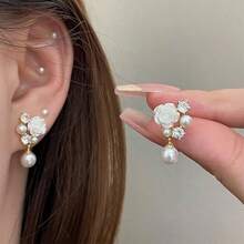 1 Đôi bông tai tua rua đính hoa trắng và ngọc trai lấp lánh, thanh lịch, thích hợp cho cô dâu, đám cưới, tiệc tùng. - những bông hoa - Xem 3