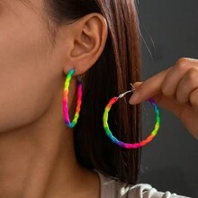 A Pair Of Women's Colorful Bohemian Braided Heart-Shaped Hoop Earrings - Vibrant Multi-Color, Suitable For All Seasons, Ideal For Daily Wear And Gift-Giving, Unique Earrings - 多色-1 - 查看 1