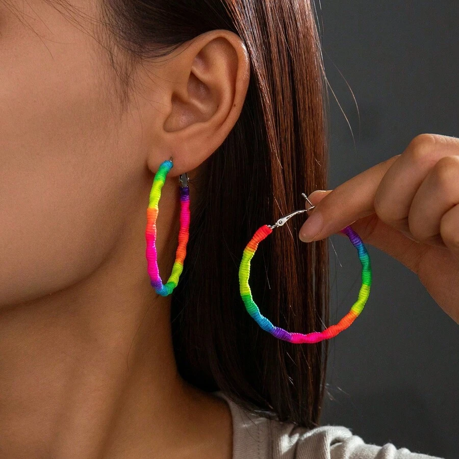 A Pair Of Women's Colorful Bohemian Braided Heart-Shaped Hoop Earrings - Vibrant Multi-Color, Suitable For All Seasons, Ideal For Daily Wear And Gift-Giving, Unique Earrings - 多色-1 - 查看 1