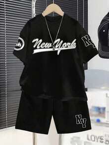 Set de 2 piezas con camiseta de manga corta de cuello redondo con estampado de letras y pantalones cortos casuales para niños - Negro - Ver 1