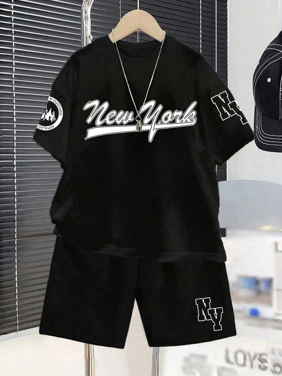 Set de 2 piezas con camiseta de manga corta de cuello redondo con estampado de letras y pantalones cortos casuales para niños - Negro - Ver 1