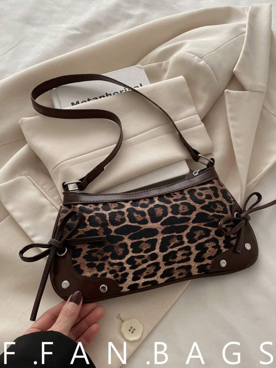 Tas bahu baru ini memiliki desain yang sederhana dan bergaya, dihiasi dengan motif leopard dan kontras warna yang mencolok. Desainnya dapat dilipat, sehingga dapat digunakan sebagai tas genggam maupun tas bahu. Sangat cocok untuk kegiatan sehari-hari, berbelanja, ke kantor, pesta, liburan, dan perjalanan singkat. Warna burgundy sangat serbaguna. - Kopi - View 1