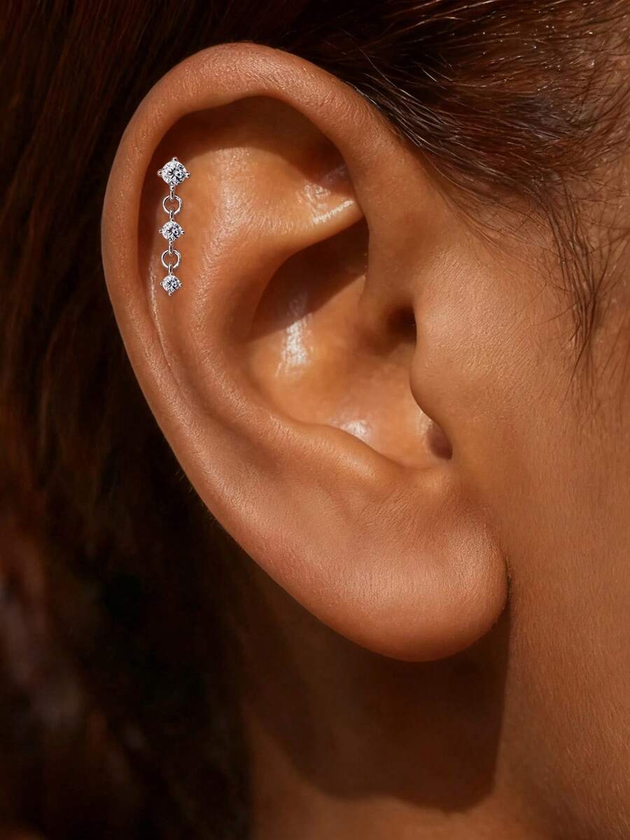 1件莫桑石925纯银水滴吊坠耳钉，18K镀金，低过敏性，适合耳骨、耳屏穿孔，是送给女性和女孩的日常佩戴礼物，也适合婚礼季佩戴。 - 銀色 - 查看 1