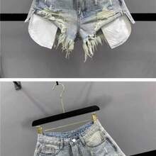 Distressed & Whiskered Denim Shorts With A Flattering High-Rise Waistband, Wide A-Line Leg Opening And Frayed Raw Hem In Black And Classic Blue, Designed To Elongate Legs And Create A Streamlined Silhouette For A Sexy, Minimalist Everyday Aesthetic - Light blue - 查看 4