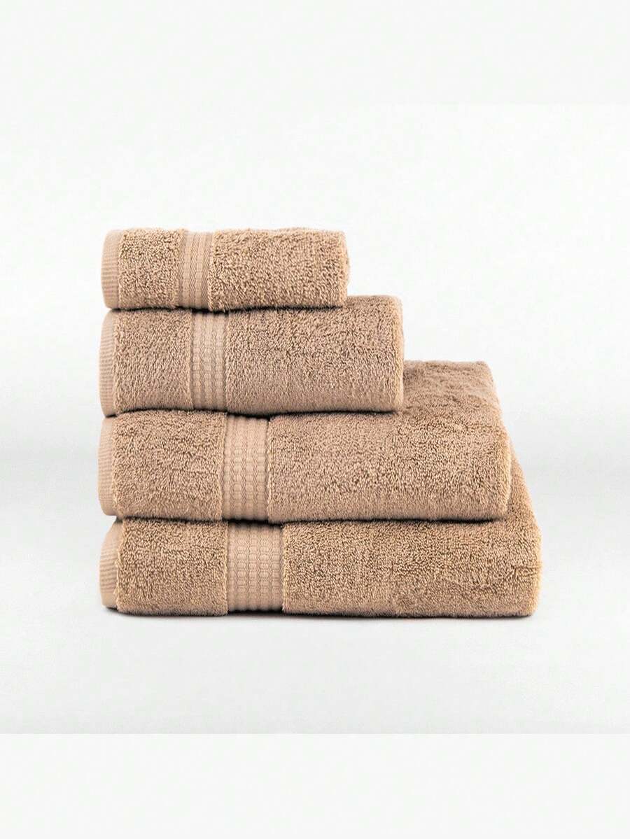 Tramas+ Serviette de bain couleur sable 700 g en coton peigné - Absorption et douceur maximales - Disponible en format serviette de toilette, serviette de douche et serviette de bain - Coton d'une durabilité exceptionnelle qui conserve ses propriétés au fil du temps - Idéale pour une expérience de bain luxueuse et confortable - Couleur sable élégante et polyvalente qui s'harmonise avec tous les styles de décoration
