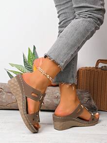 Plus Size Women's Retro Solid Color Buckle Platform Wedge Sandals - Brown - View 5