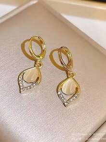 1 Pair Unique Colorful 3D Geometric Crystal Earrings, Versatile Sweet Earrings For Women - Green - View 2