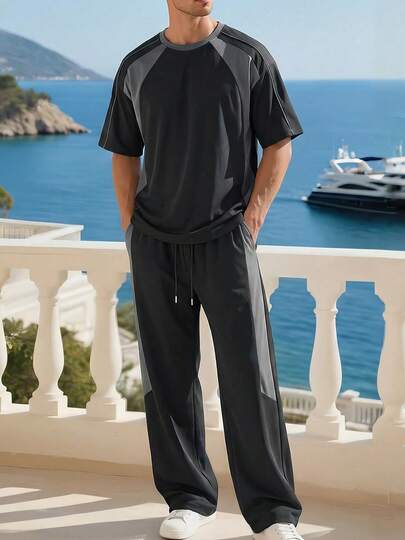 Bộ đồ thể thao nam gồm áo thun cổ tròn tay ngắn và quần ống rộng có dây rút.